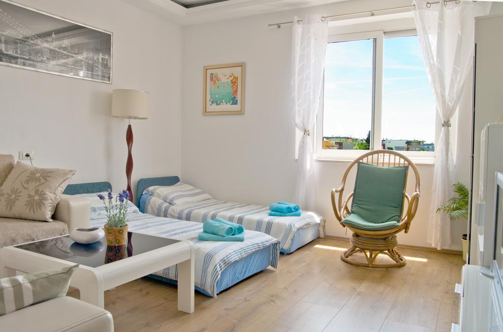 Apartment Port View-5 Min From Center Split Room photo